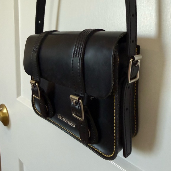 Small Dr Martens crossbody purse - Picture 2 of 8